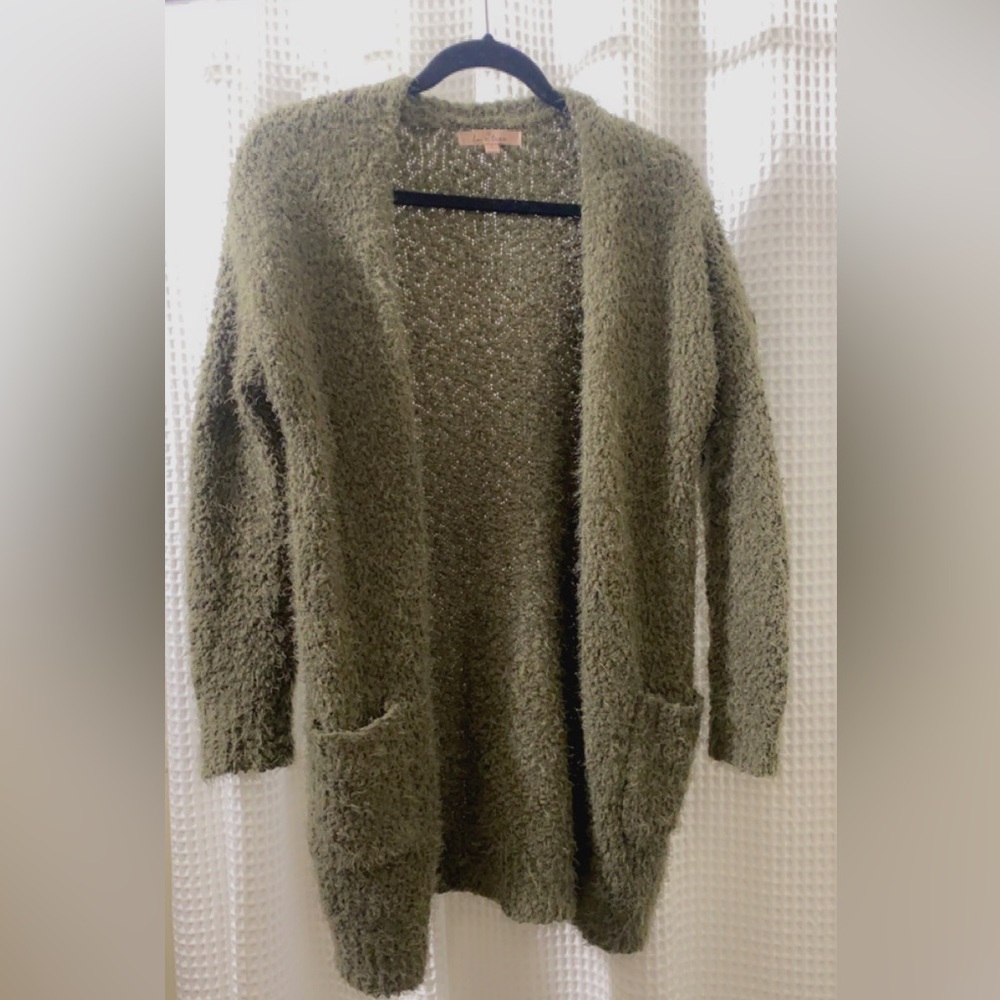 Olive green cardigan. Size small. Great condition. Brand LoveTree from boutique.